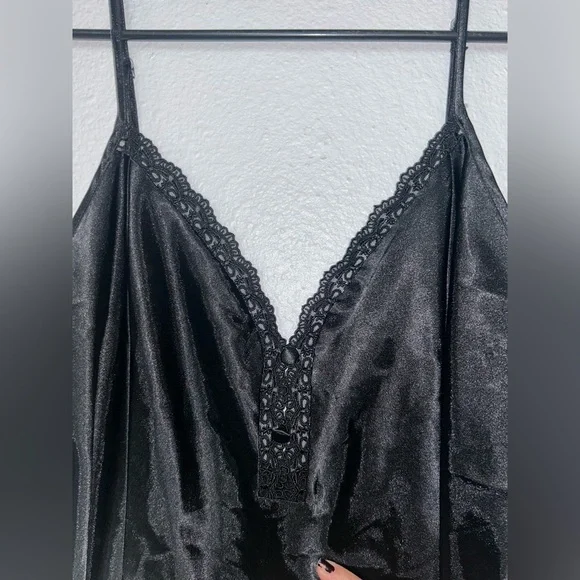 Delicates Black Lace Slip - Picture 4 of 9